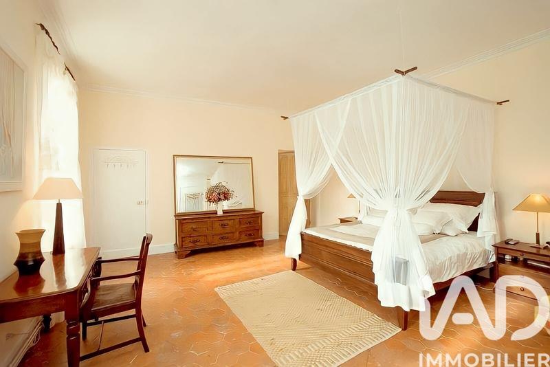 Maison - 271 m² - 10 pièces