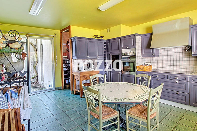 Maison - 253 m² - 7 pièces