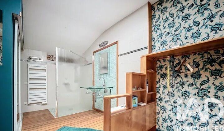 Maison - 310 m² - 9 pièces