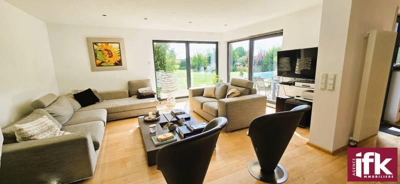 Propriété - 249 m² - 9 pièces