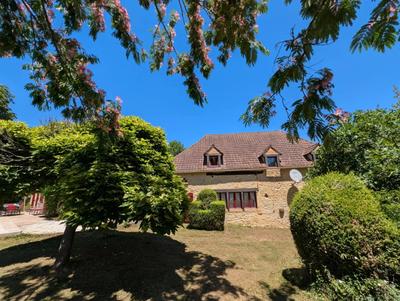 Maison - 260 m² - 9 pièces