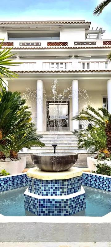 Propriété - 450 m² - 8 pièces