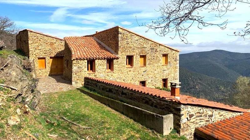 Maison - 584 m² - 14 pièces