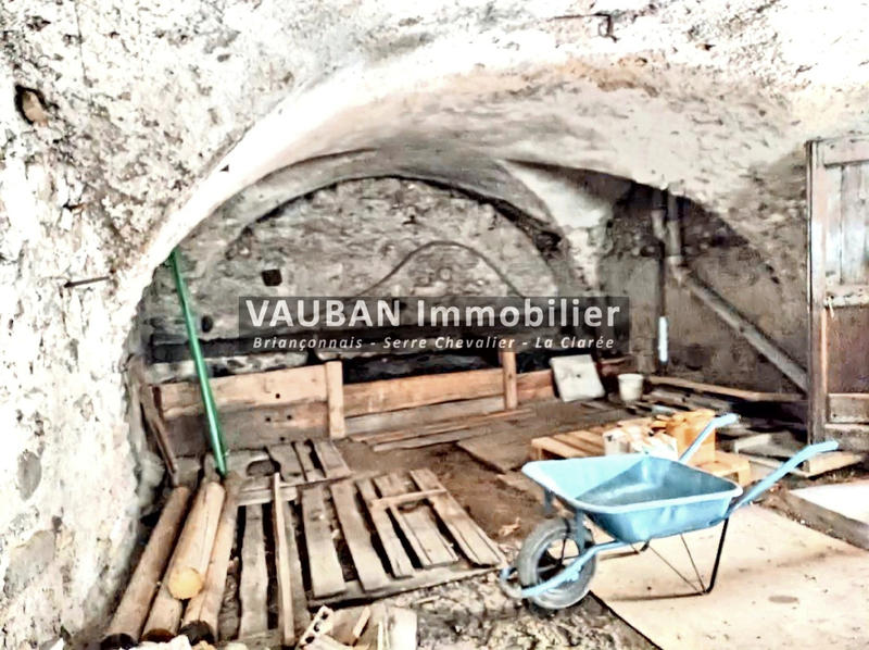 Maison - 380 m² - 3 pièces