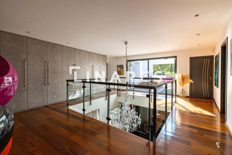 Villa - 252 m² - 6 pièces