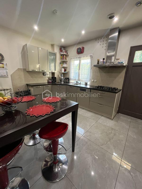 Maison traditionnelle - 134 m² - 6 pièces