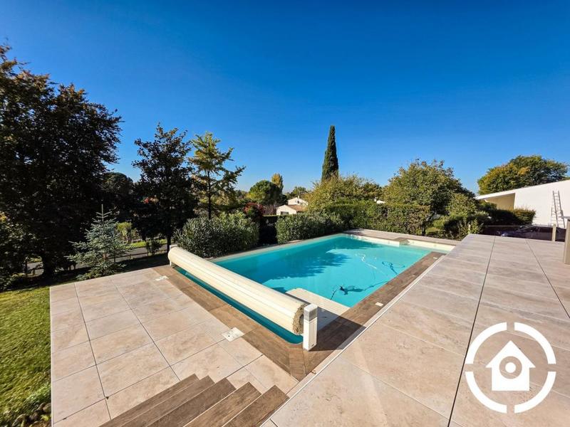 Maison - 212 m² - 8 pièces