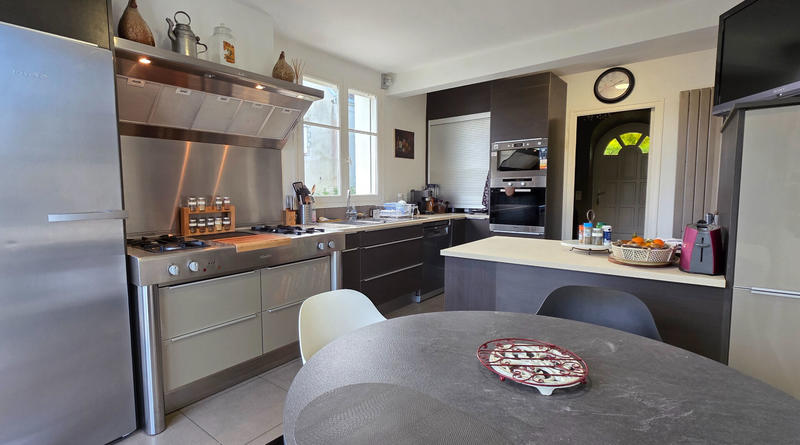 Maison - 180 m² - 7 pièces