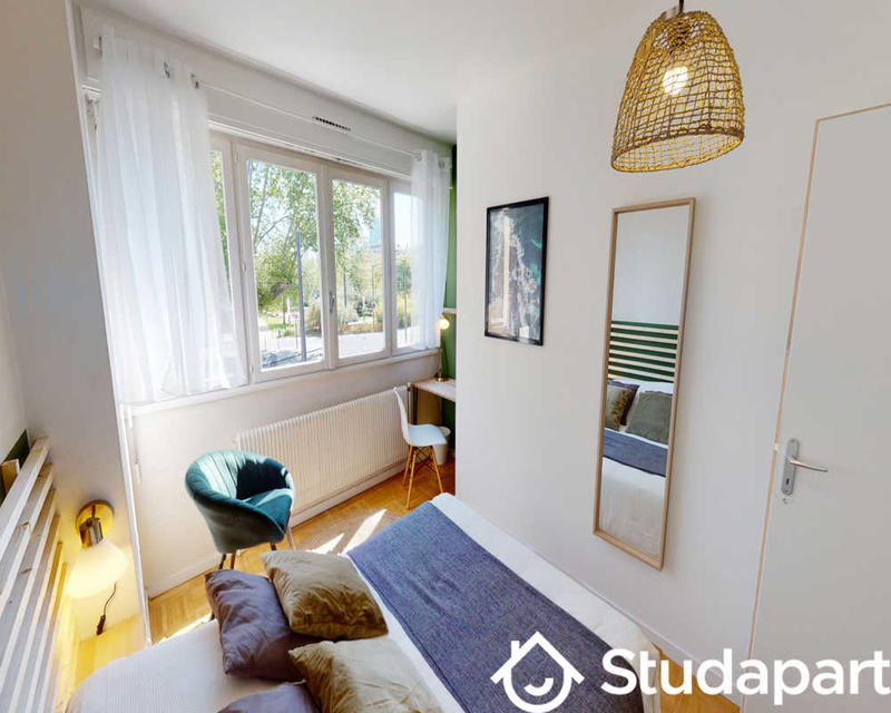 Chambre - 90 m² - 1 pièce