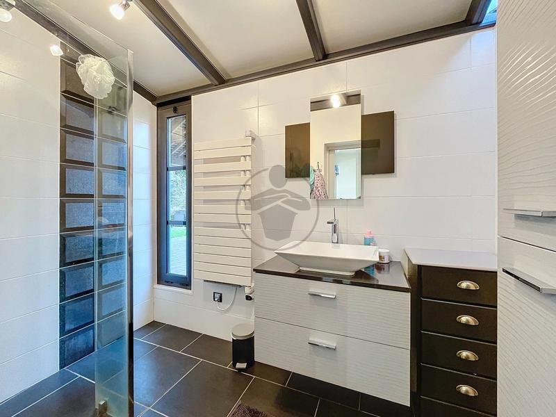 Maison - 229 m² - 8 pièces