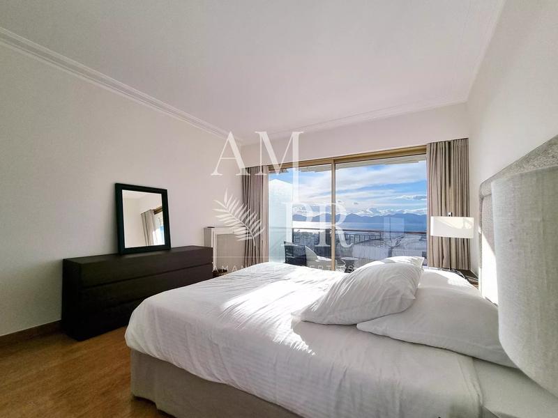 Appartement - 136 m² - 5 pièces