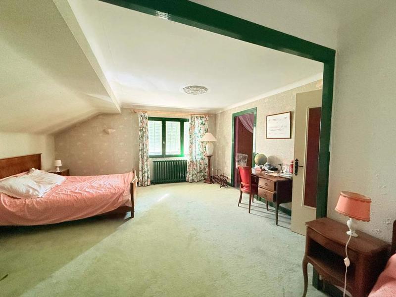 Maison - 210 m² - 8 pièces