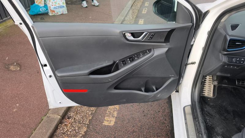 Hyundai Ioniq 1.6 GDi 141 Plug-In hybrid Dct6 Executive