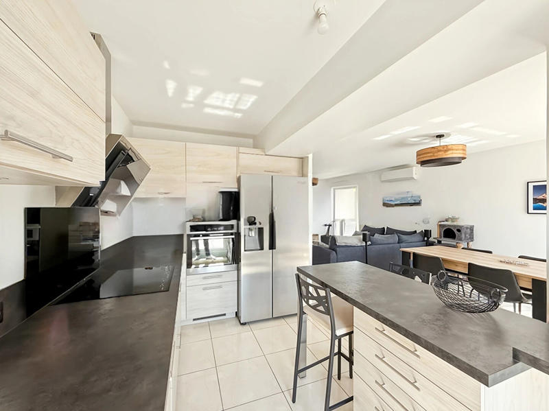 Appartement - 94 m² - 5 pièces