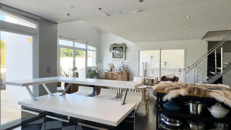 Maison - 239 m² - 6 pièces