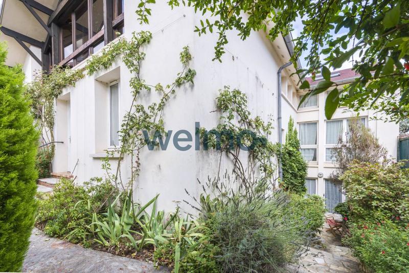 Maison - 370 m² - 11 pièces