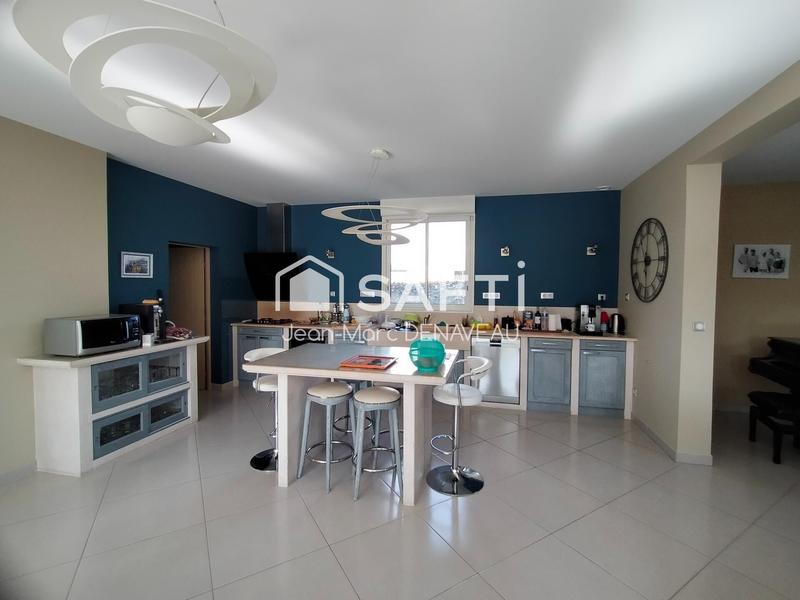 Maison - 448 m² - 9 pièces