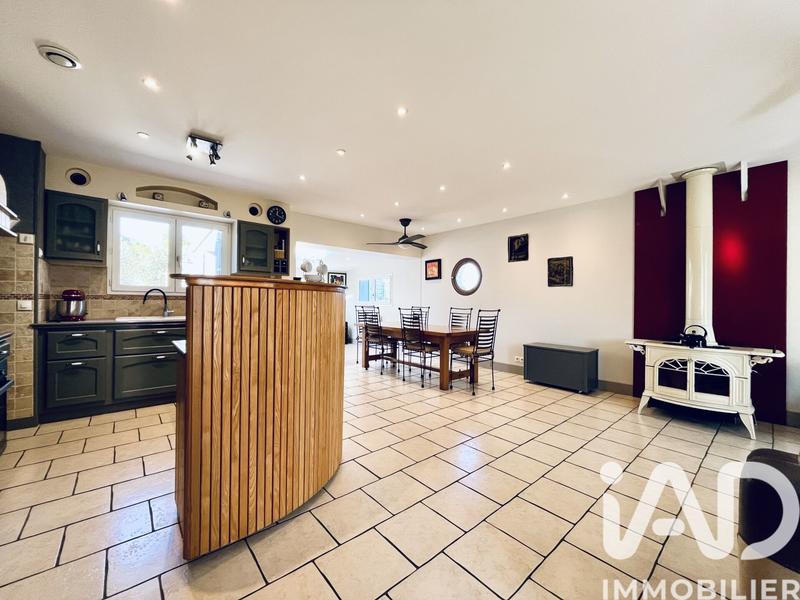 Maison - 200 m² - 10 pièces