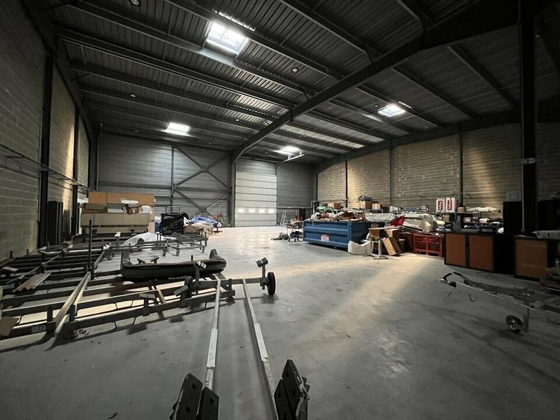Local d'activité / Entrepôt - 1 550 m²