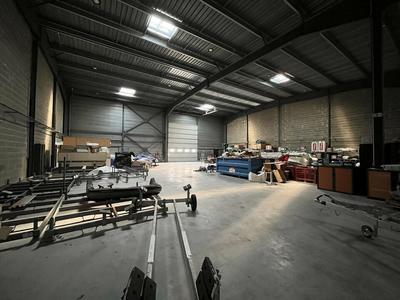 Local d'activité / Entrepôt - 1 550 m²