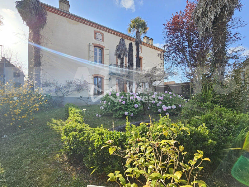 Maison - 200 m² - 9 pièces