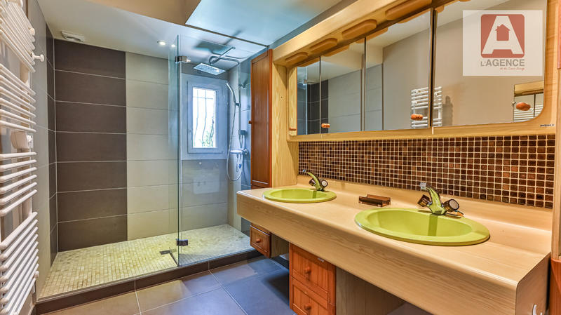 Maison - 198 m² - 7 pièces