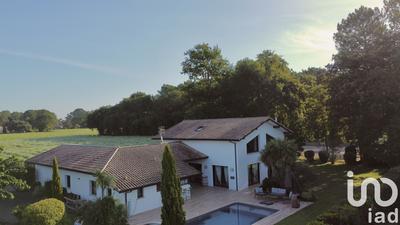 Maison - 197 m² - 8 pièces