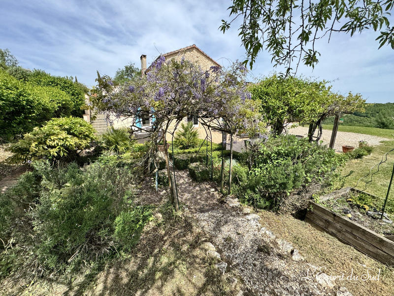 Maison - 325 m² - 16 pièces