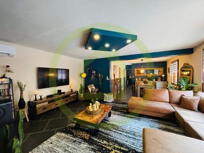 Maison - 217 m² - 8 pièces