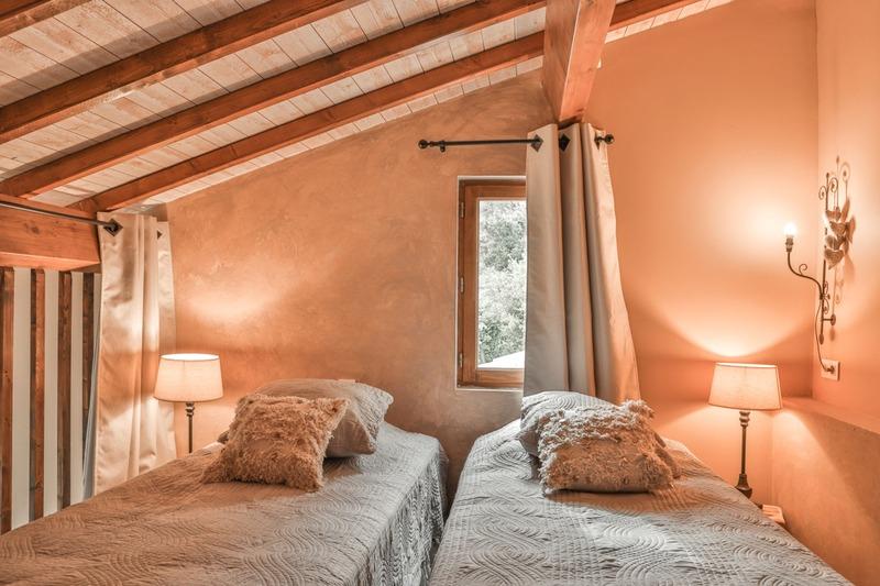 Propriété - 900 m² - 20 pièces