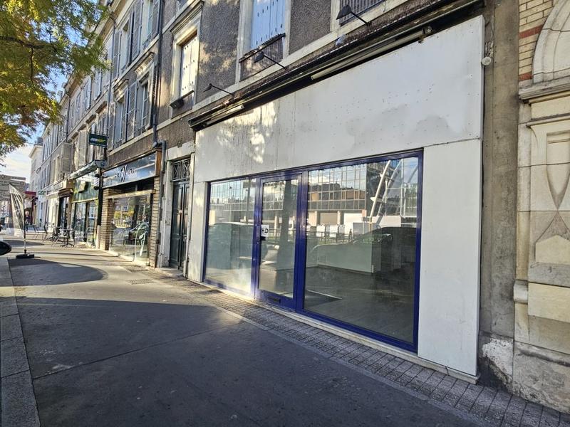 Local commercial - 83 m² - 4 pièces
