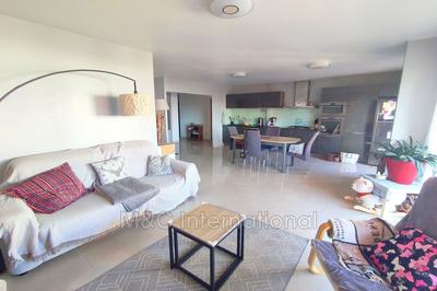 Appartement - 90 m² - 4 pièces