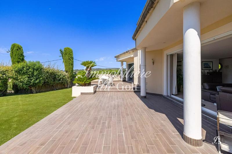 Villa - 232 m² - 6 pièces