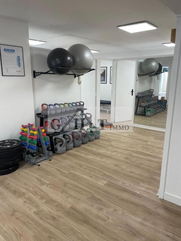 Local commercial - 151 m²