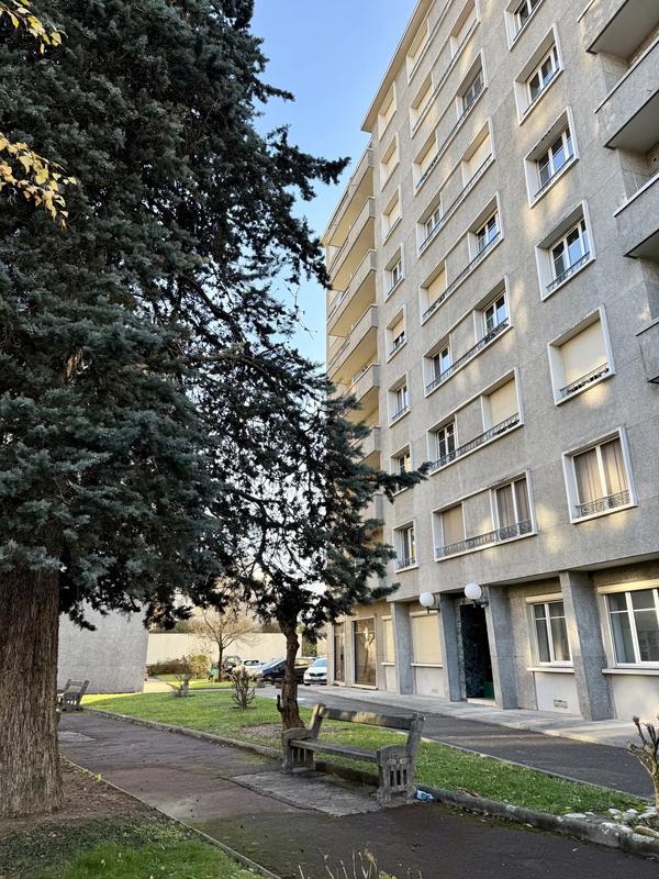 Appartement - 92 m² - 4 pièces