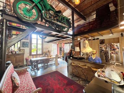 Maison - 259 m² - 9 pièces