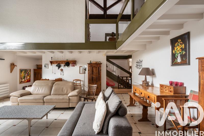 Maison - 239 m² - 5 pièces