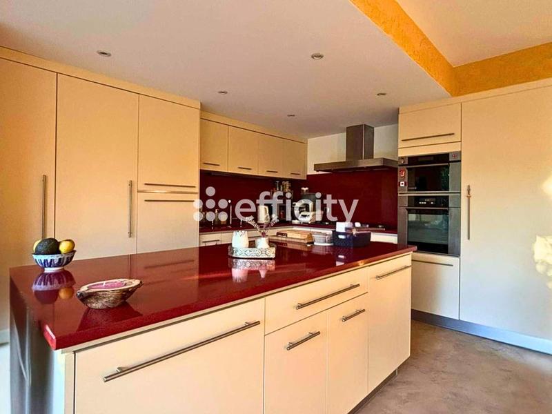 Villa - 174 m² - 8 pièces