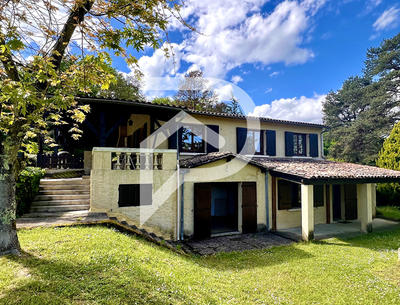 Maison - 220 m² - 7 pièces