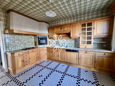 Maison - 146 m² - 9 pièces