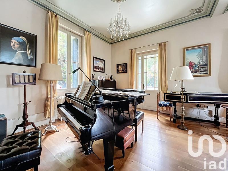 Maison - 402 m² - 12 pièces