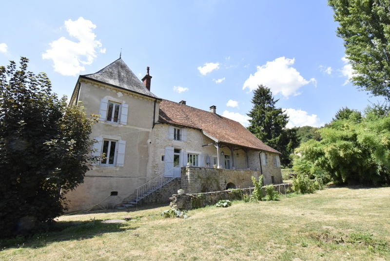 Maison - 330 m² - 10 pièces