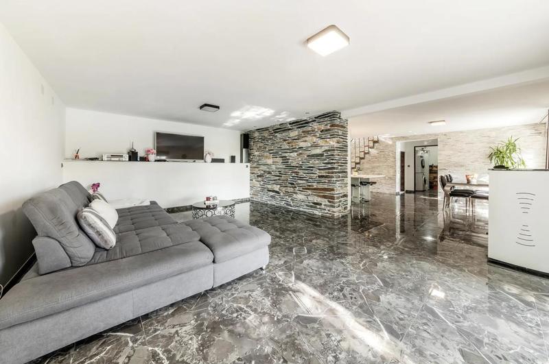 Maison - 190 m² - 10 pièces