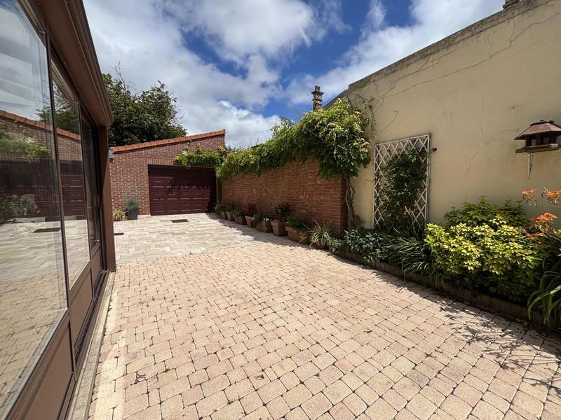 Maison traditionnelle - 209 m² - 8 pièces