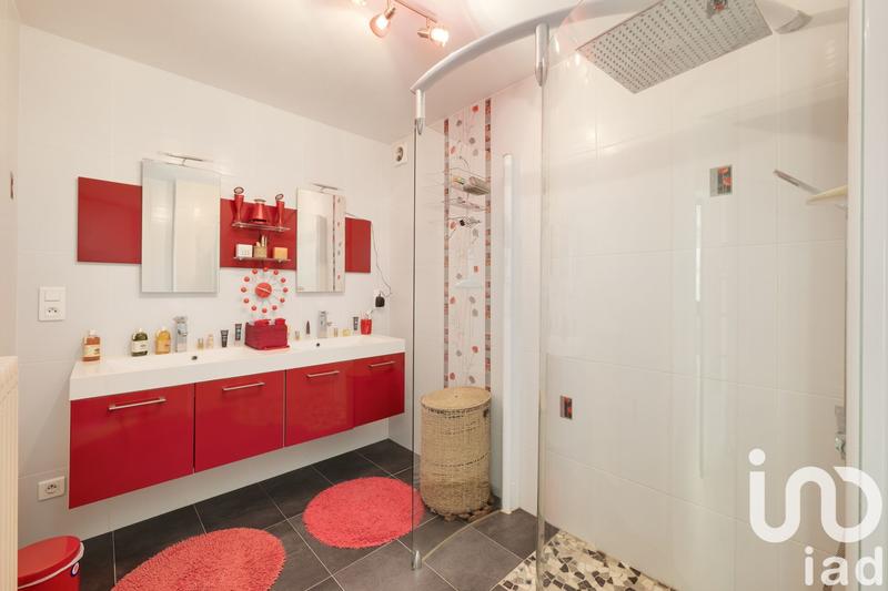 Maison - 286 m² - 9 pièces