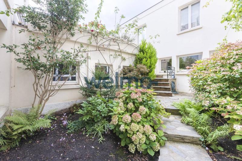 Maison - 370 m² - 11 pièces