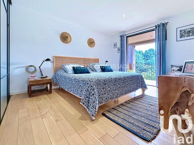 Maison - 221 m² - 7 pièces