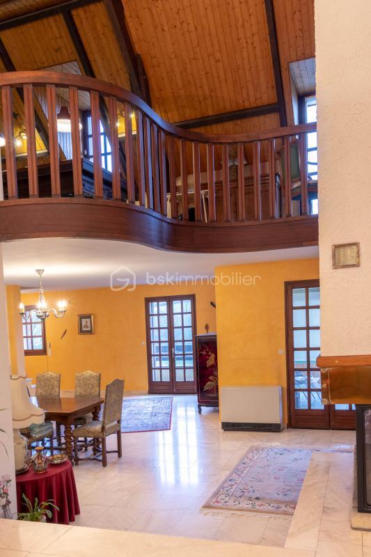 Maison traditionnelle - 210 m² - 6 pièces