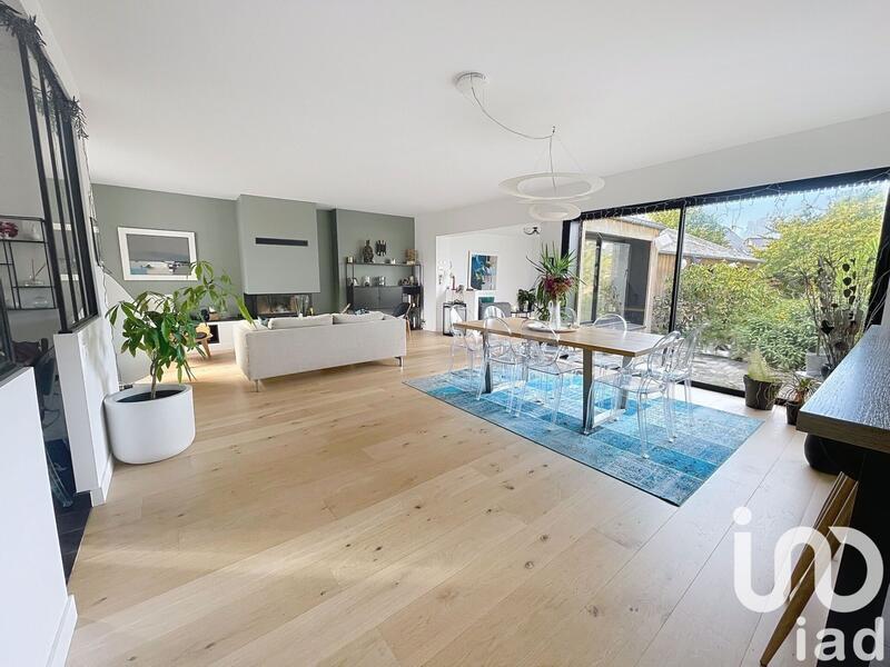 Maison - 260 m² - 8 pièces