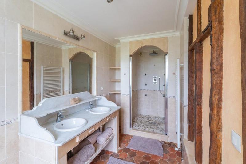 Demeure - 654 m² - 29 pièces